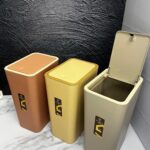 Caneca Rectangular Fina Con Tapa Automatica De Click 22X16X335Cm