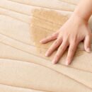 Set x 2 Unds Tapetes de baño beige acolchados. Suaves, absorbentes y con un diseño moderno