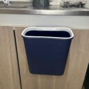 Caneca Grande Rectangular 4 Colores Para Piso O Con Accesorio Para Puerta  26X27X17Cm