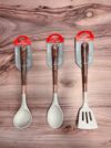 Cucharones de goma con mango en madera beige