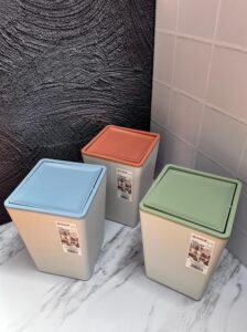 Caneca Tapa Giratoria Cuadrada Mediana 22X22X31Cm