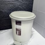 Caneca Circular Mediana Fina Con Tapa Y Soporte Pie