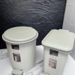 Caneca Circular Mediana Fina Con Tapa Y Soporte Pie