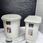 Caneca Circular Mediana Fina Con Tapa Y Soporte Pie