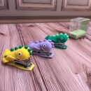 Grapadora en forma de dinosaurio pequeña