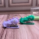 Grapadora en forma de dinosaurio pequeña