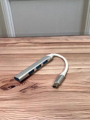 Adaptador Tipo C con 3 puestos USB